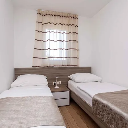 In 37047 Apartment *