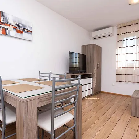 In 37047 Apartment Baska (Krk)