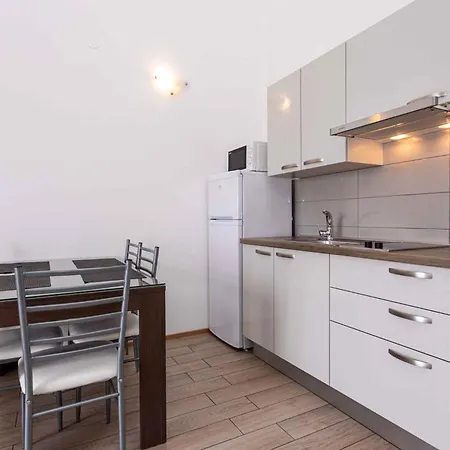 Apartment In 37047