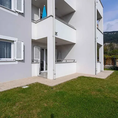 In 37047 Apartment *