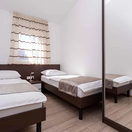 Apartment In 37047