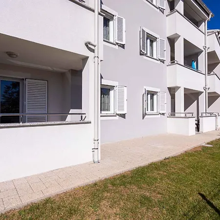 In 37047 Baska (Krk)