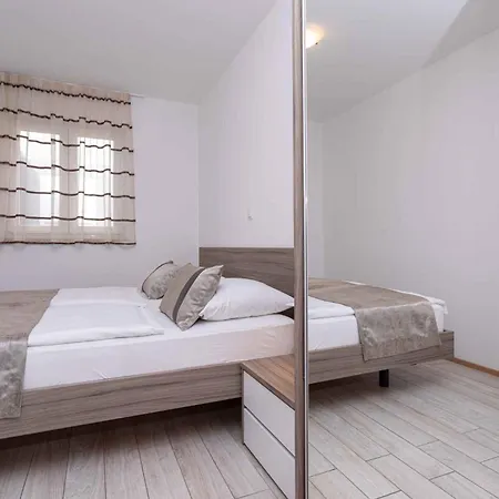 In 37047 Apartment Baska (Krk)